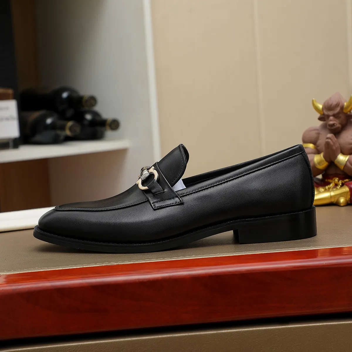 Men's shoes💰420🔥Ferragamo new men's formal shoes🇨🇳Official website original 1:1 mold opening, original quality💯Fine workmanship, high-end luxury shoes☘ The surface is made of imported Italian first-layer cowhide🌴🐑Leather lining🍓Rubber wear-resistant and non-slip outsole, breathable and comfortable to wear🍍The first choice for high-grade men, size 39-45 (38.46. Can be customized)
